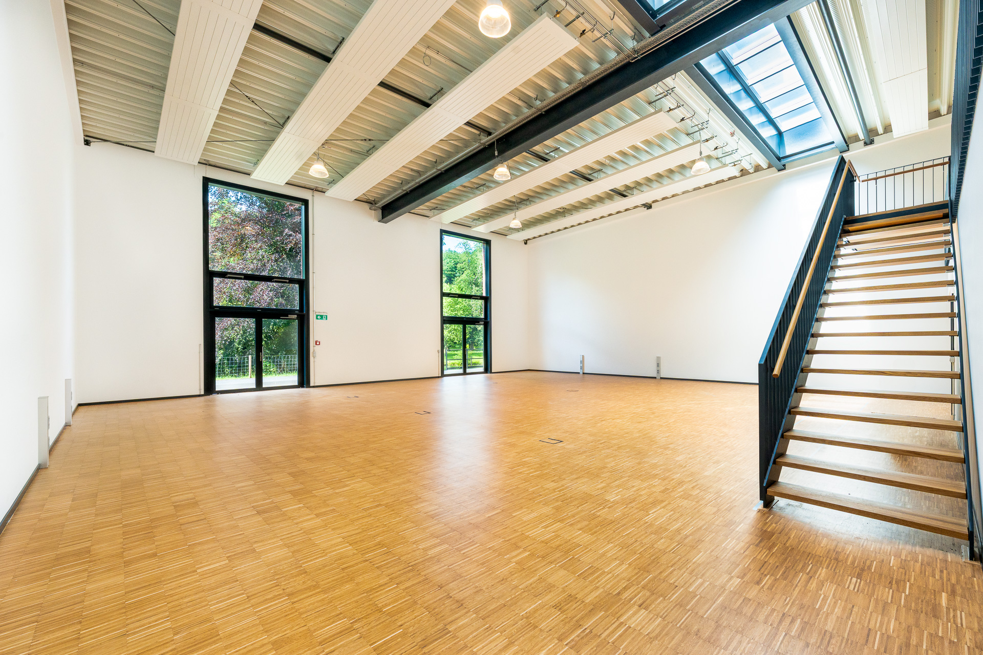 Büroimmobilien Gewerbegebäude modern